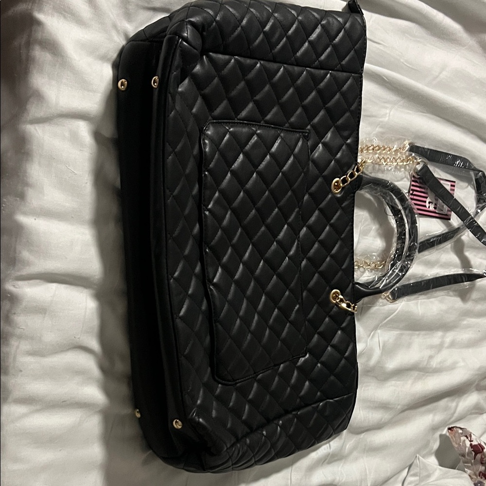 GG Collection Black Quilted Travel Bag - Picture 6 of 10